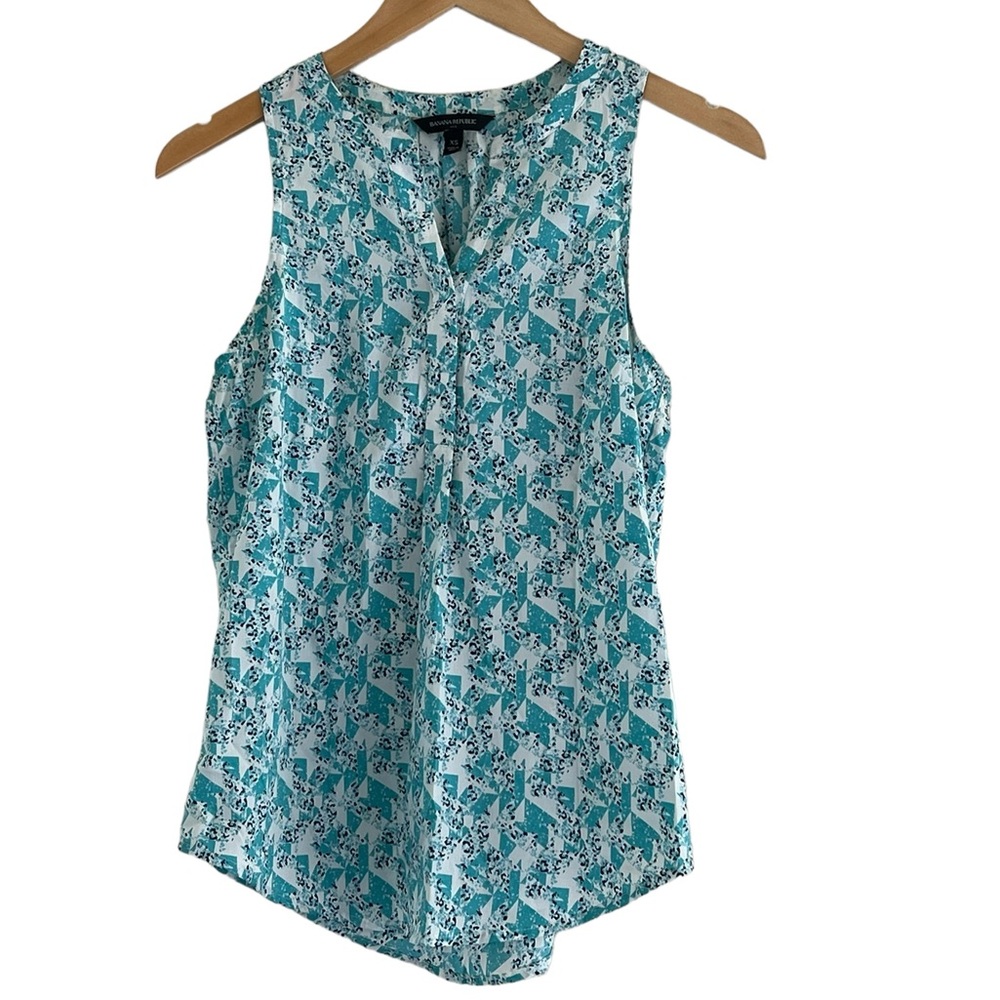 Banana Republic | Printed loose fit v-neck curved hem tank top size extr…